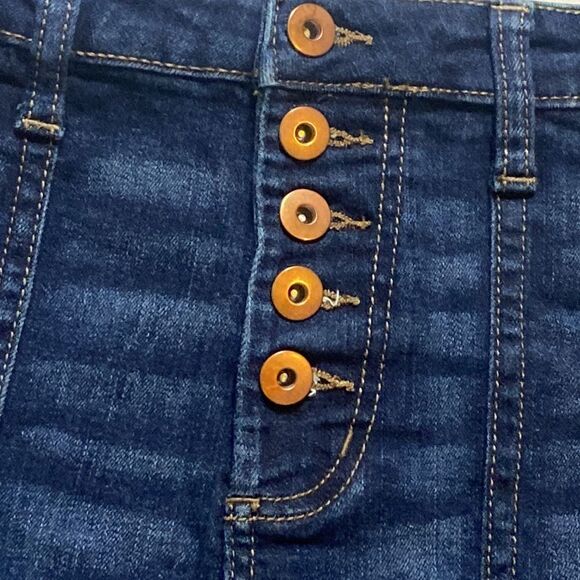 No Boundaries High Rise Shorts Size 9 - Picture 6 of 12